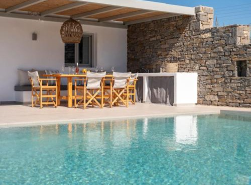 Moonshine Villa - A stone's throw from the beach