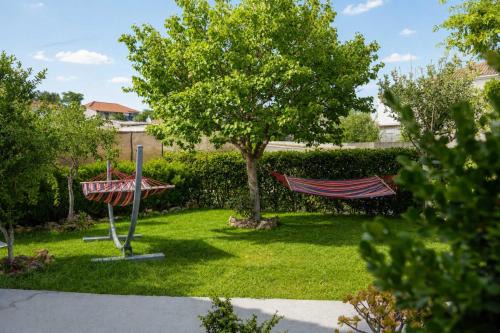 Valira Cozy Home w Rustic Charm & Private Garden