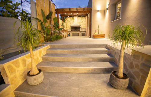 Holy Villa