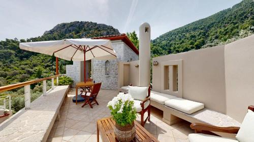 Epidavros Villas - Gardenia Garden Retreat with Shared Pool in Nea Epidavros
