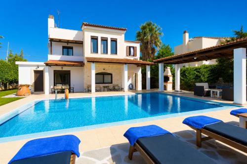 Ekklisies Dio Large Private Pool AC WiFi
