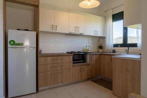 Three Waves Maisonettes by Cretanhouses