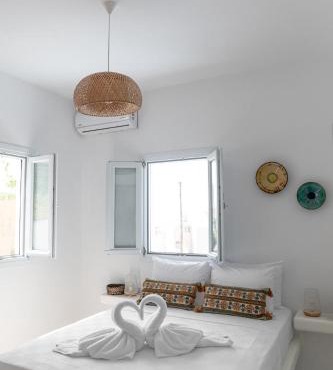 Tyche - Santorini Emporio Villas