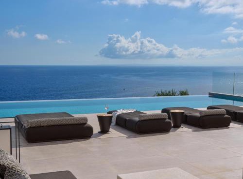 On The Rocks 7 Bedroom Villa