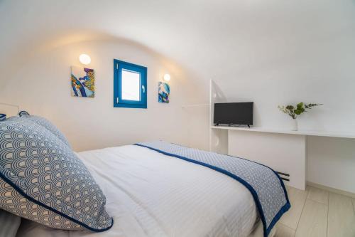 Beautiful Santorini Villa 2 Bedroom Villa Private Pool & Magical Sea Views