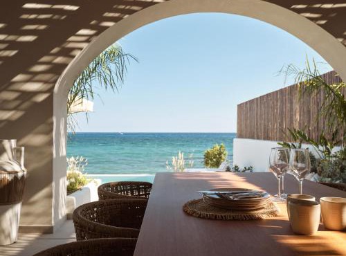 Oriana, Beachfront villa, few steps from the Ionian sea